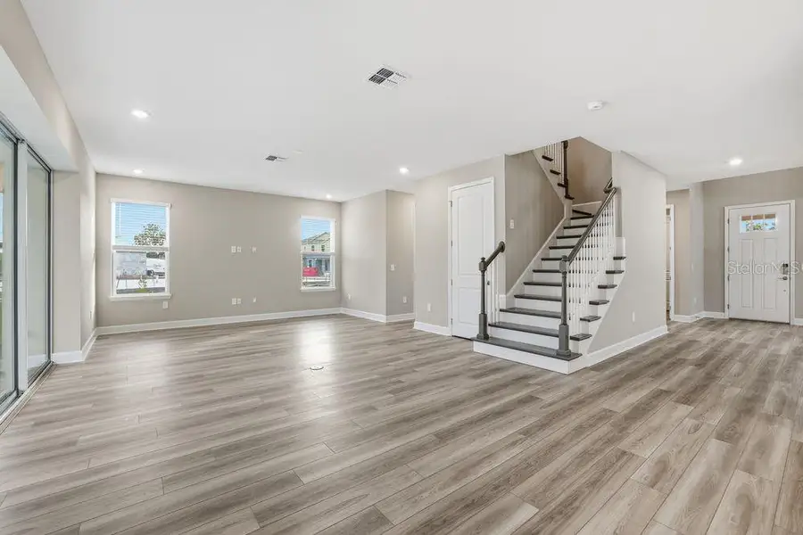 Spacious, unfurnished interior of a new home in Timber Ridge, Plant City (Image 25).