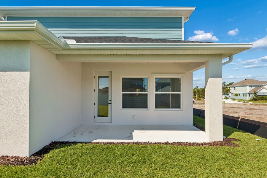 Exterior details and patio area of a home in Eastlyn, Bradenton (Image 20).