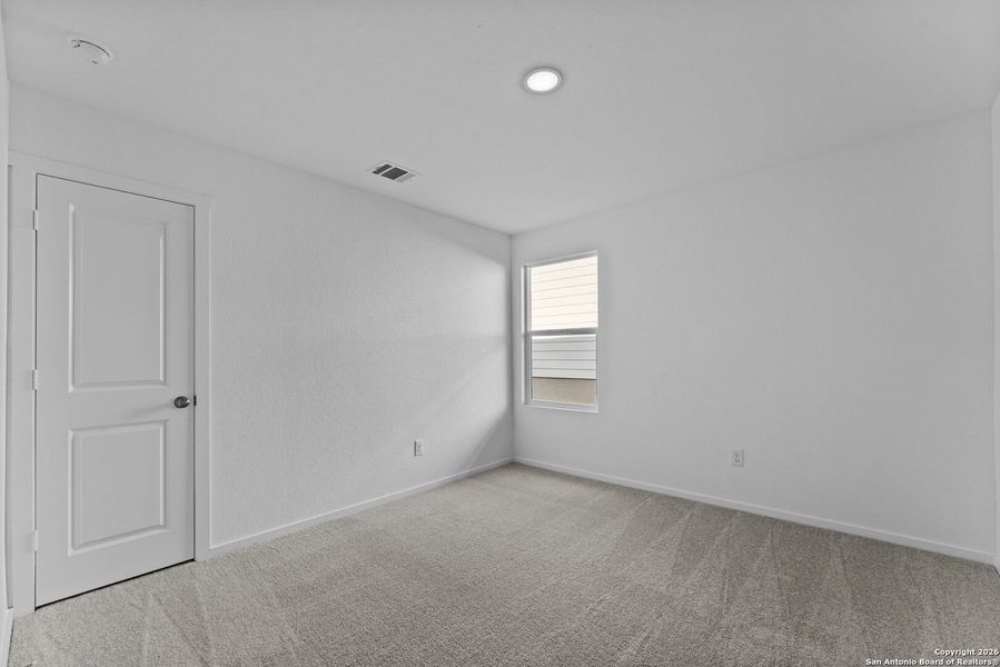 Spacious, unfurnished interior of a new home in Steelwood Trails: Watermill Collection, New Braunfels (Image 16).