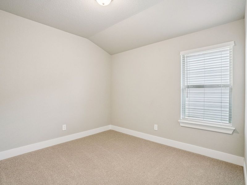 Spacious, unfurnished interior of a new home in Lark Canyon, New Braunfels (Image 25).