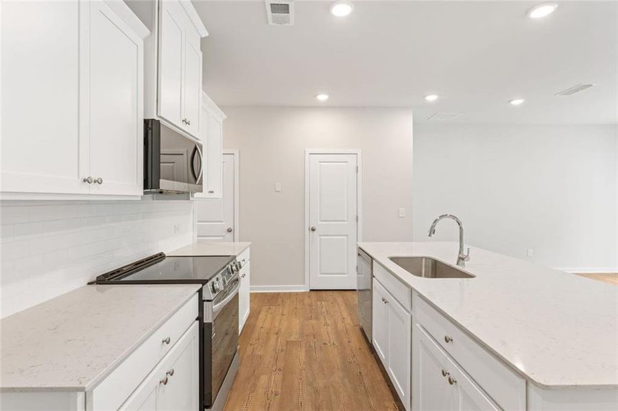 Furnished interior view inside a new home in Sherwood Square, Flowery Branch (Image 7).