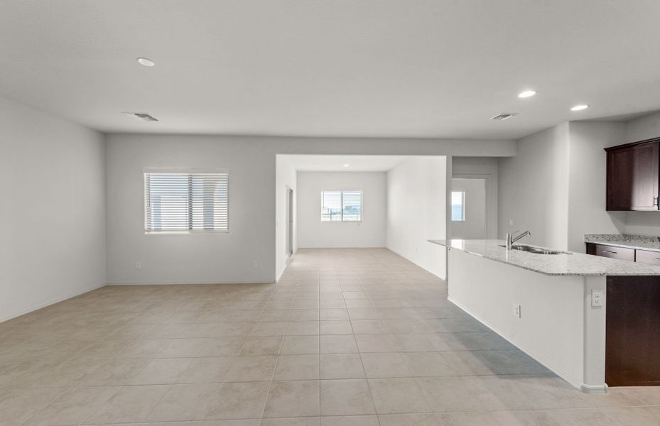 Spacious, unfurnished interior of a new home in El Rancho Santa Rosa, Maricopa (Image 17).