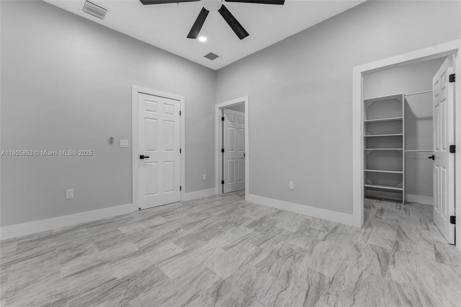 Spacious, unfurnished interior of a new home in , Miami (Image 64).