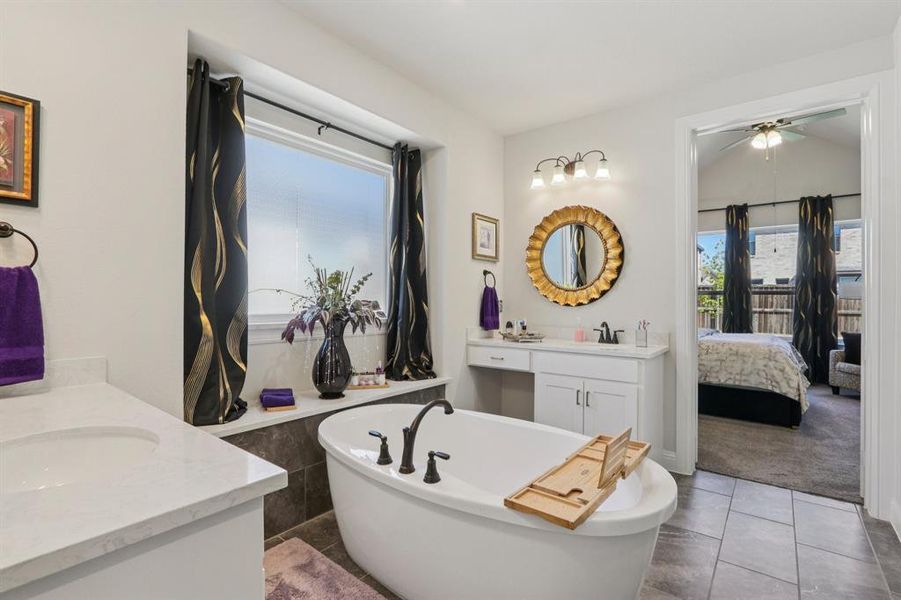 Furnished interior view inside a new home in , Northlake (Image 30).