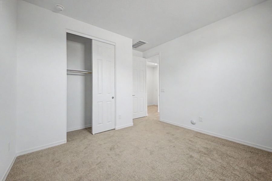 Spacious, unfurnished interior of a new home in Las Ventanas, Goodyear (Image 16).
