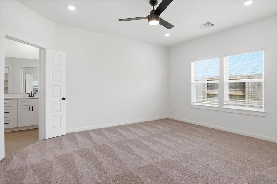 Spacious, unfurnished interior of a new home in Foxtail Palms, Manvel (Image 31).