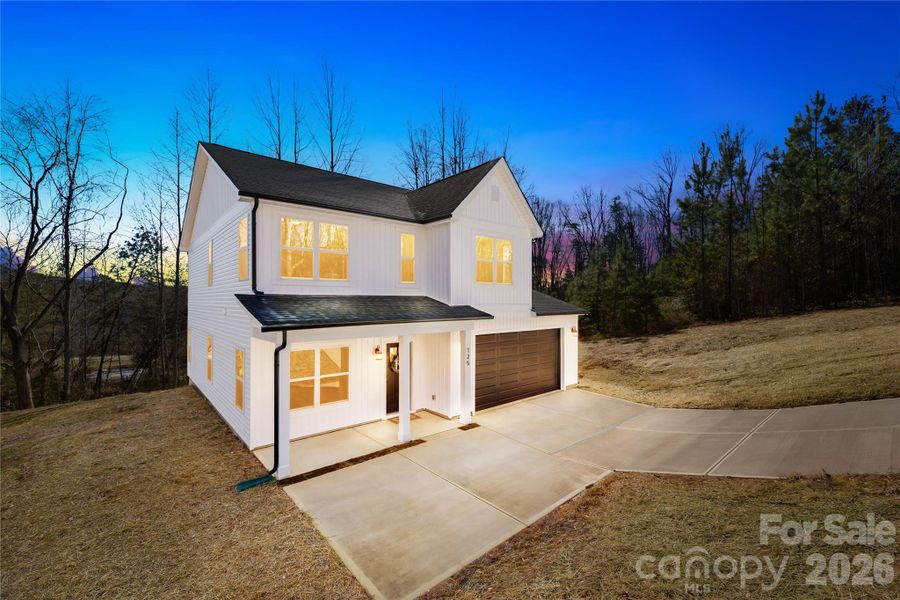 Exterior details and patio area of a home in , Kings Mountain (Image 4).