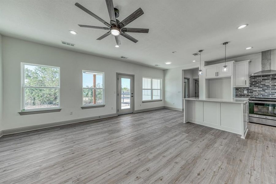 Spacious, unfurnished interior of a new home in , Paradise (Image 15).