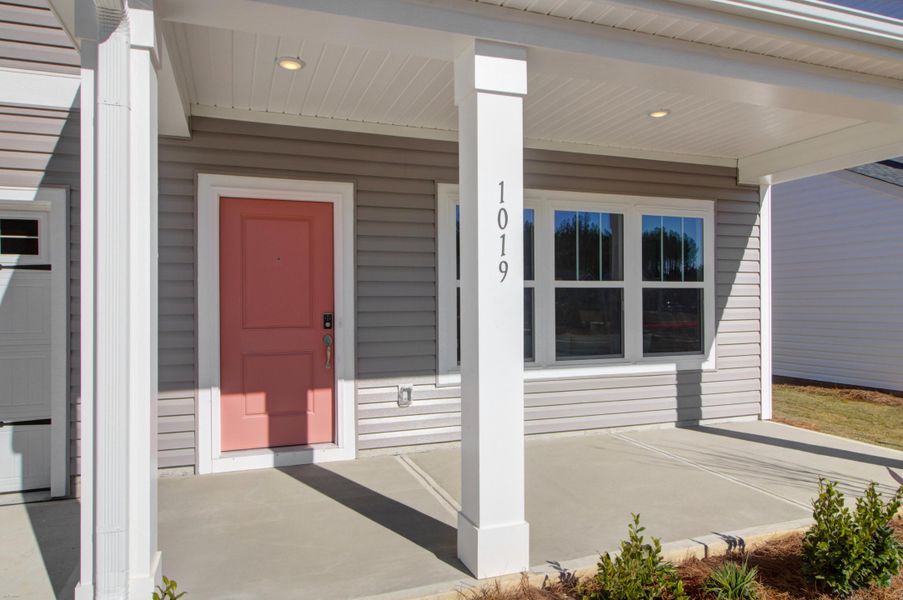 Exterior details and patio area of a home in , Ravenel (Image 27).