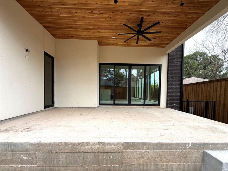 Exterior details and patio area of a home in , Dallas (Image 4).
