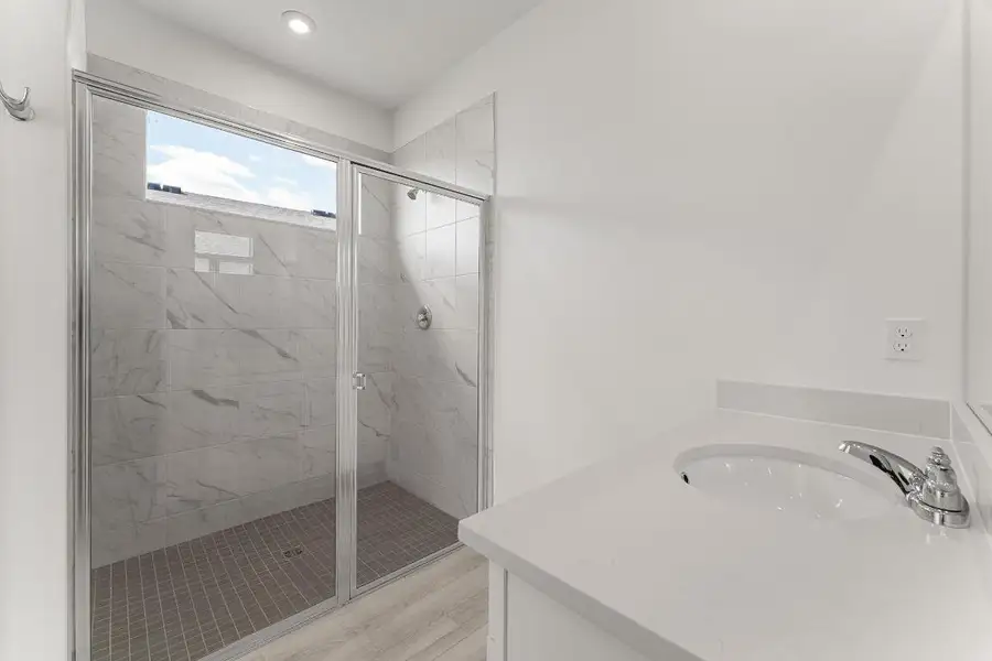 US_SEF_BRIAR_LOT 42_Owners Bath 2