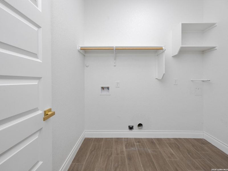 Spacious, unfurnished interior of a new home in , Elmendorf (Image 37).