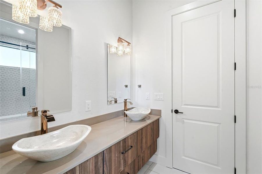 Furnished interior view inside a new home in , Orlando (Image 12).