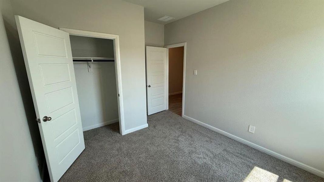Spacious, unfurnished interior of a new home in Saratoga, Granbury (Image 18). Spacious, unfurnished interior of a new home in Saratoga, Granbury (Image 18).