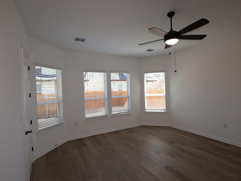 Spacious, unfurnished interior of a new home in Estancia West, Manchaca (Image 20).