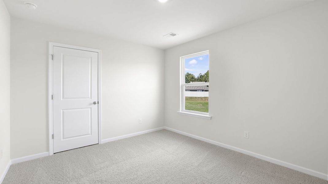 Spacious, unfurnished interior of a new home in Trailside Run, Spartanburg (Image 21).
