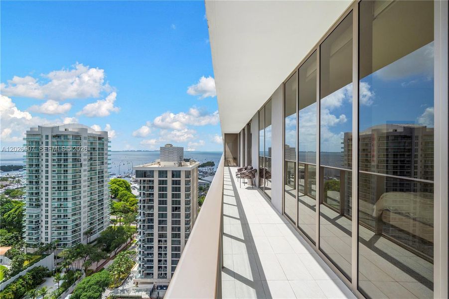 Condo located in Miami, FL showcasing its design and architecture (Image 24).