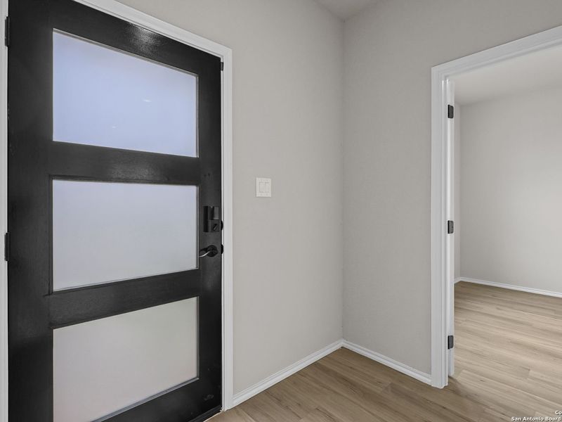 Spacious, unfurnished interior of a new home in Royal Crest, San Antonio (Image 14).