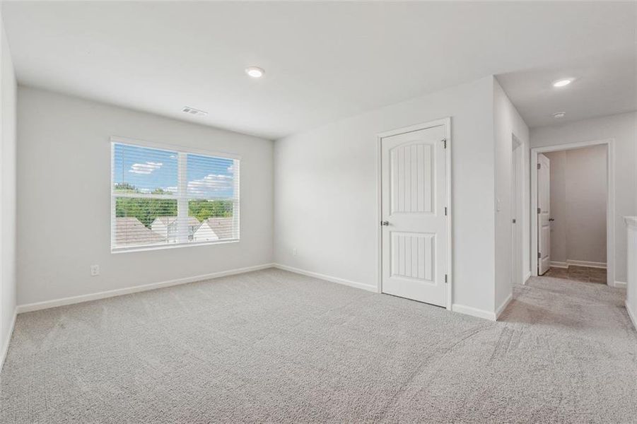 Spacious, unfurnished interior of a new home in , Dallas (Image 13).