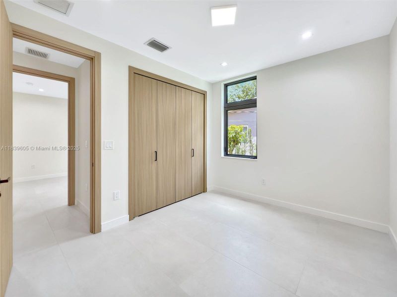 Spacious, unfurnished interior of a new home in , Miami (Image 17).