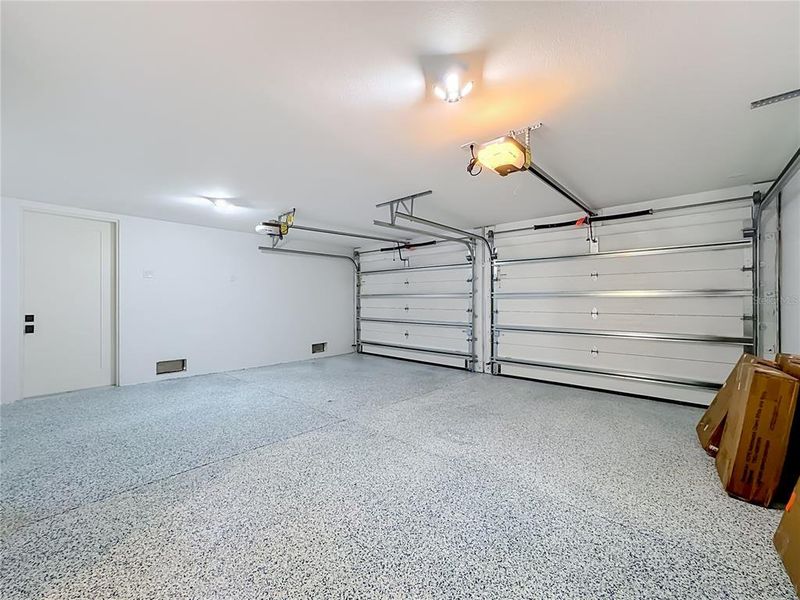 Spacious, unfurnished interior of a new home in , Bradenton Beach (Image 67).