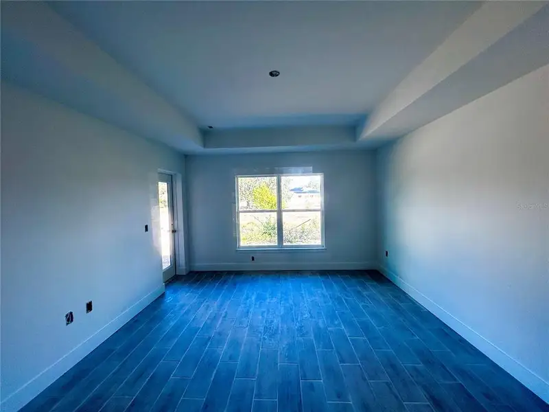 Spacious, unfurnished interior of a new home in , Punta Gorda (Image 6).