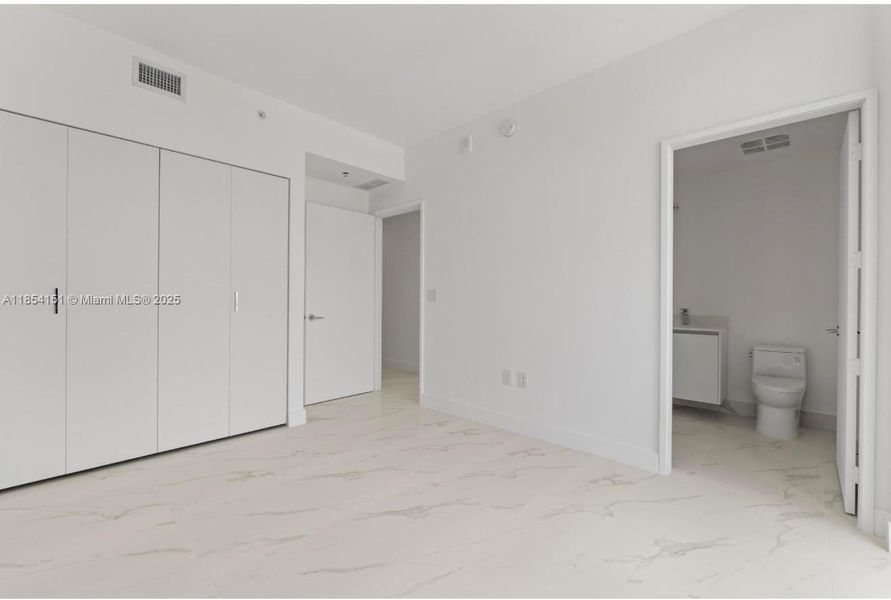 Spacious, unfurnished interior of a new home in , Miami (Image 29).