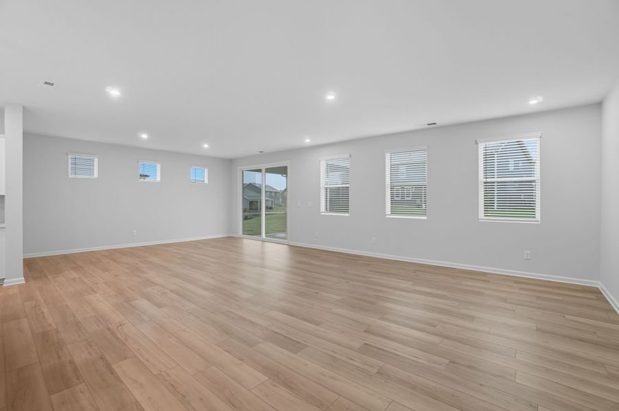 Spacious, unfurnished interior of a new home in Waxhaw Landing, Monroe (Image 13).