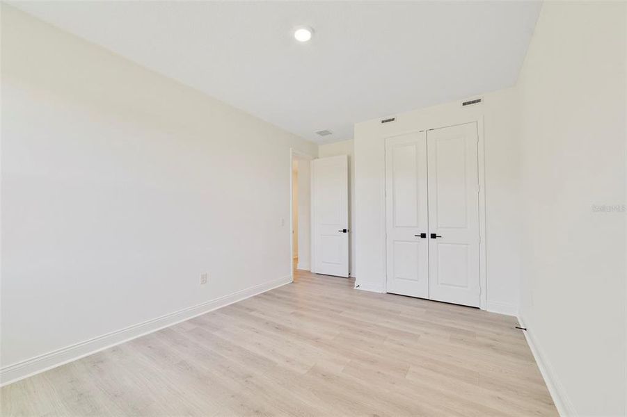 Spacious, unfurnished interior of a new home in Estates at Lake Jesup, Sanford (Image 16).