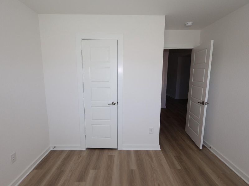 Spacious, unfurnished interior of a new home in Miller's Pond, Rosenberg (Image 22).