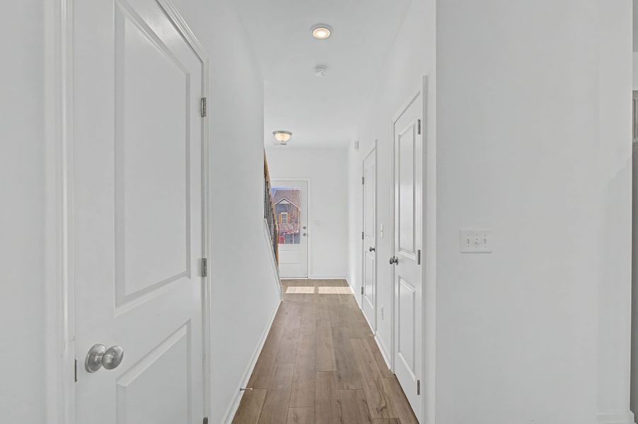 Spacious, unfurnished interior of a new home in The Oaks, Clarksville (Image 10).