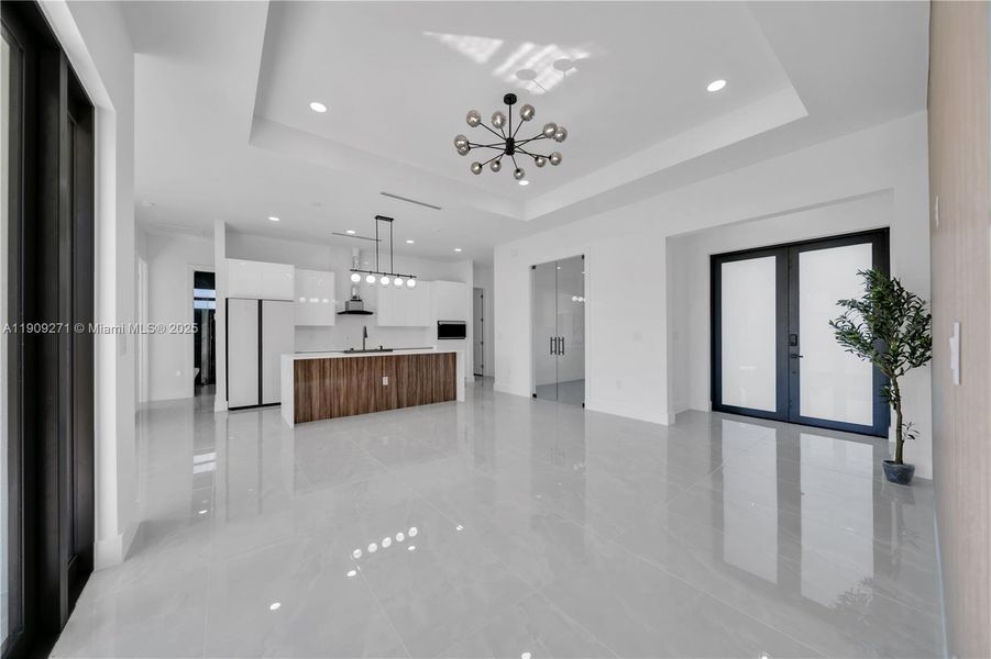 Spacious, unfurnished interior of a new home in , Lehigh Acres (Image 10).