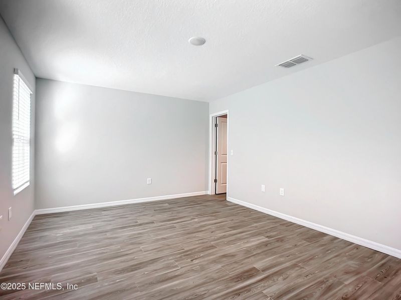 Spacious, unfurnished interior of a new home in , Jacksonville (Image 16).