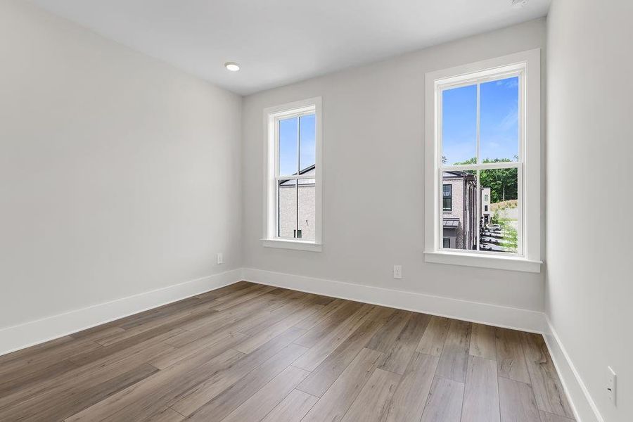 Spacious, unfurnished interior of a new home in Echo Park, Suwanee (Image 30).