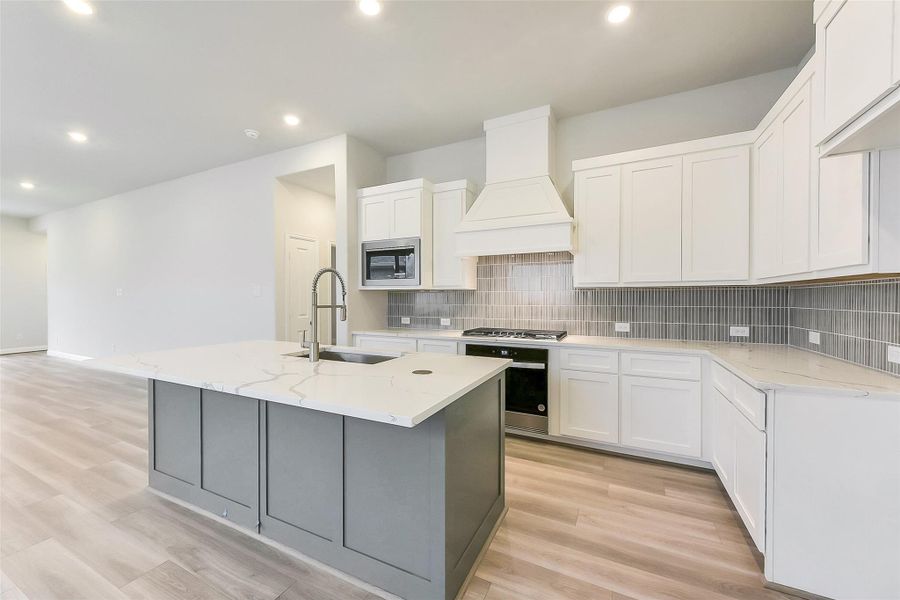 Furnished interior view inside a new home in Evergreen 40', Conroe (Image 13).