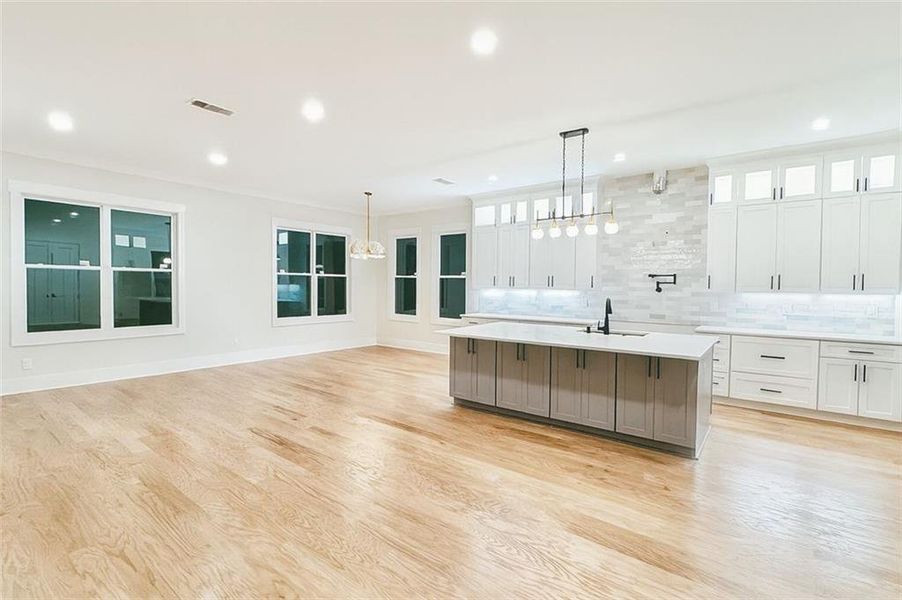 Spacious, unfurnished interior of a new home in , Marietta (Image 15).