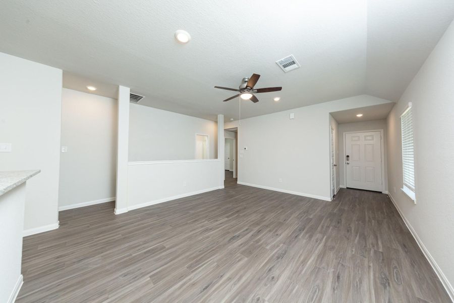 Spacious, unfurnished interior of a new home in River's Edge, Conroe (Image 27).