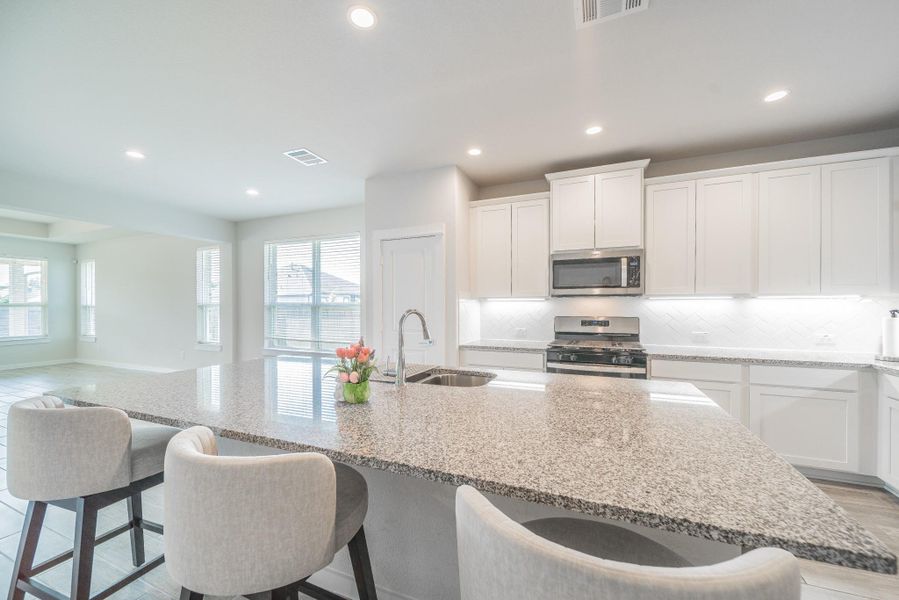 Furnished interior view inside a new home in Hunters Creek, Baytown (Image 7).