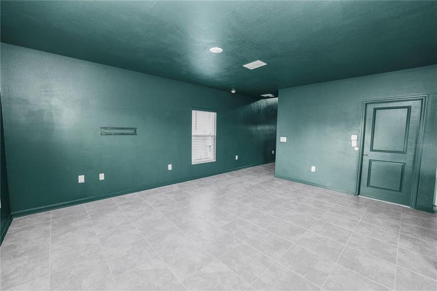 Spacious, unfurnished interior of a new home in Ranches at Lake McLeod, Eagle Lake (Image 27).