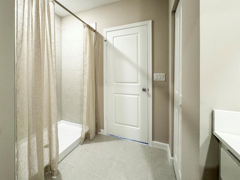 PBH_BrystolWylder_Pic_Honor_Owners_Bath_ PBH_BrystolWylder_Pic_Honor_Owners_Bath_