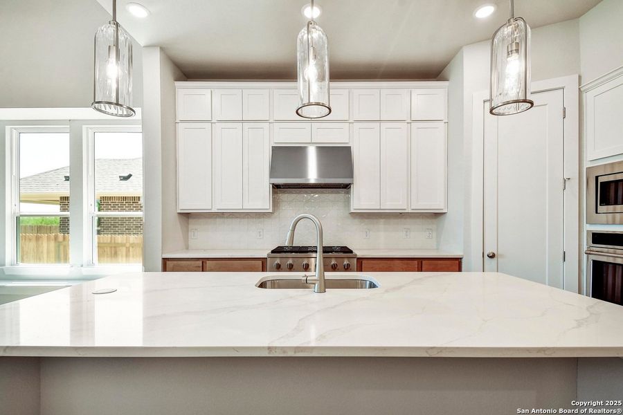 Furnished interior view inside a new home in Homestead, Schertz (Image 4).