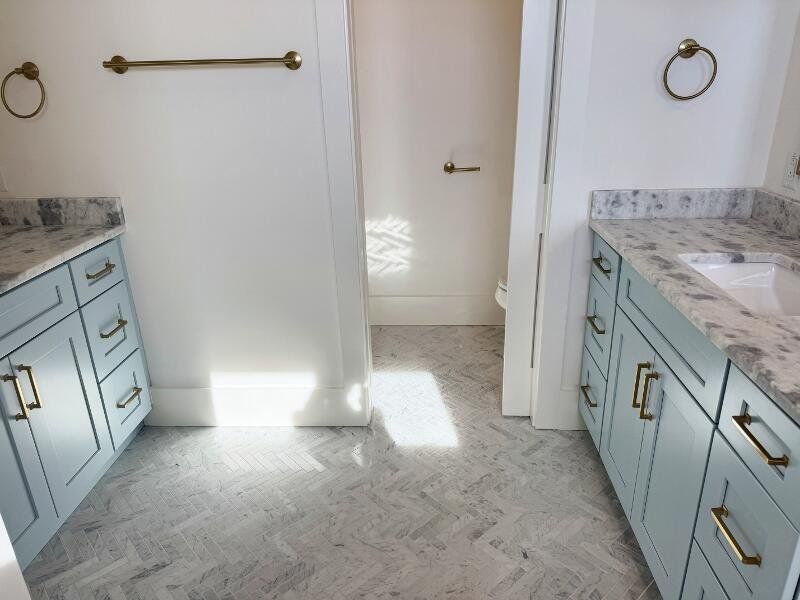 Furnished interior view inside a new home in , Edisto Beach (Image 10).
