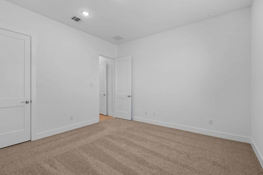 Spacious, unfurnished interior of a new home in Fulshear Lakes, Fulshear (Image 37). Spacious, unfurnished interior of a new home in Fulshear Lakes, Fulshear (Image 37).