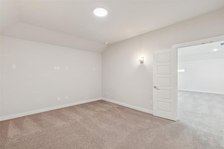 Spacious, unfurnished interior of a new home in Cross Creek Meadows, Celina (Image 26).