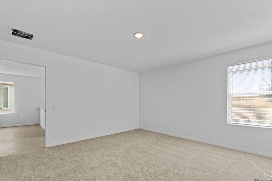 Spacious, unfurnished interior of a new home in Somerset Meadows, San Antonio (Image 14). Spacious, unfurnished interior of a new home in Somerset Meadows, San Antonio (Image 14).