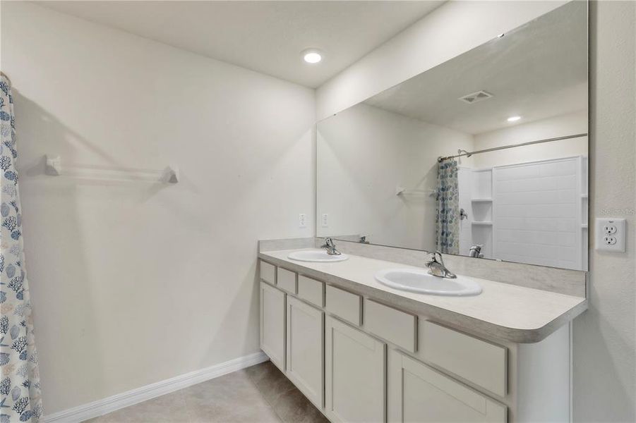 Furnished interior view inside a new home in River Park, Tampa (Image 6).