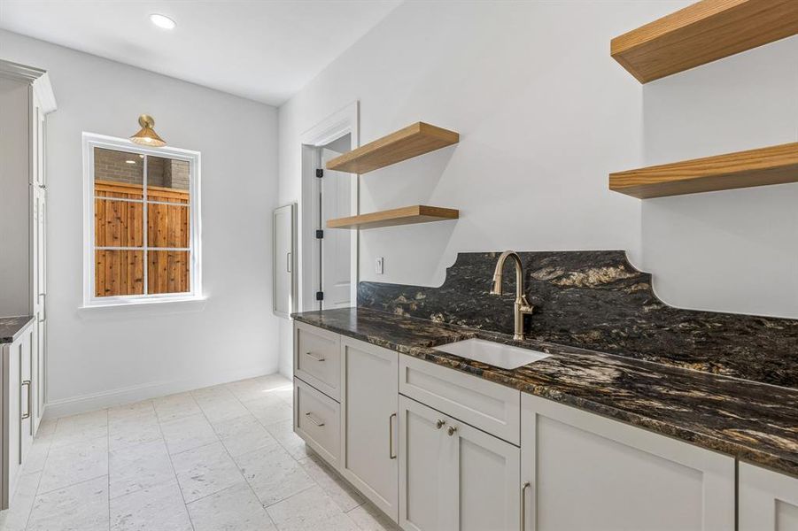 Furnished interior view inside a new home in , Dallas (Image 10).