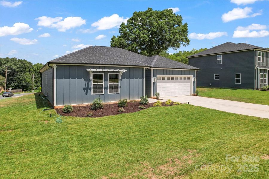 Exterior details and patio area of a home in , Harrisburg (Image 17).