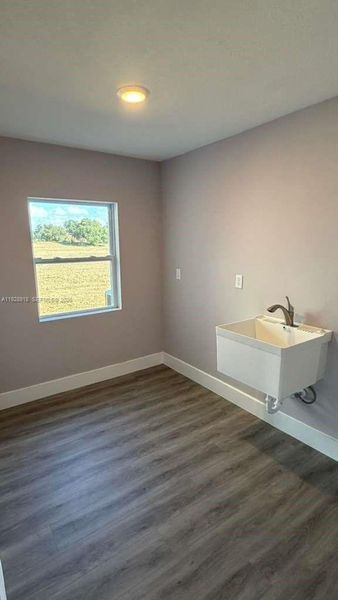 Spacious, unfurnished interior of a new home in , Sebring (Image 43).