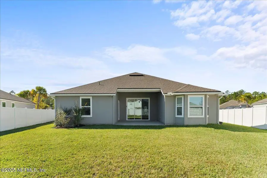 Exterior details and patio area of a home in Cross Creek, Green Cove Springs (Image 25).